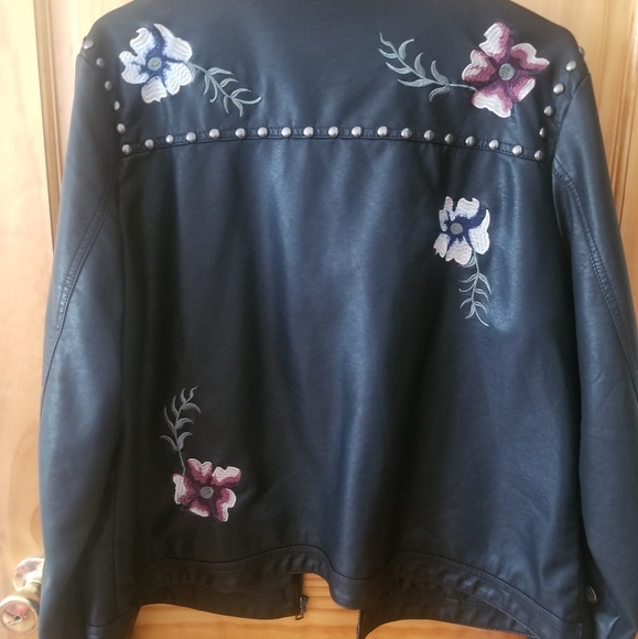Fashion to Figure Faux Leather Embroidered Floral - Picture 2 of 8